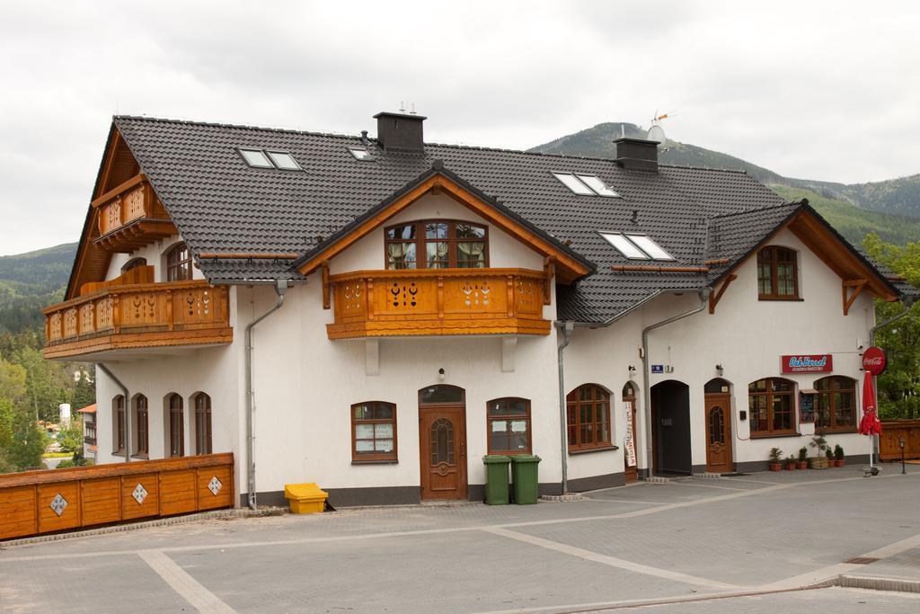 カルパッチSzafir Karkonoszyアパートメント 部屋 写真